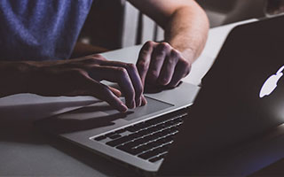 狗狗会笑吗 狗狗微笑是因为开心？或许是笑里藏刀！狗狗微笑的真正原因有这些